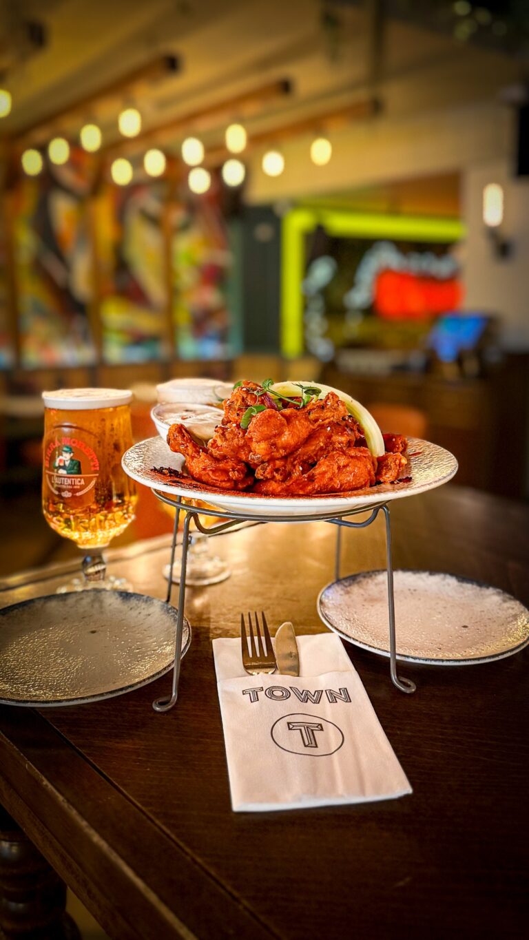Spicy chicken wings with pints in restaurant